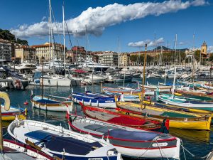 A bunch of boats that are in the water